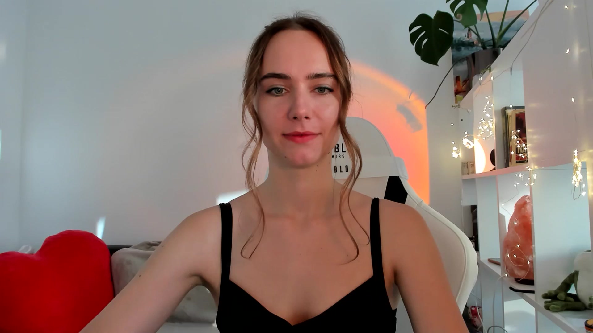 Gallery image thumbnail from OhAlisa's myfreecams stream on, 09/05/2025, 15:18 image 12 of 20