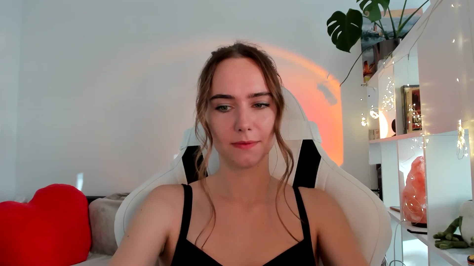 Gallery image thumbnail from OhAlisa's myfreecams stream on, 09/05/2025, 15:18 image 10 of 20