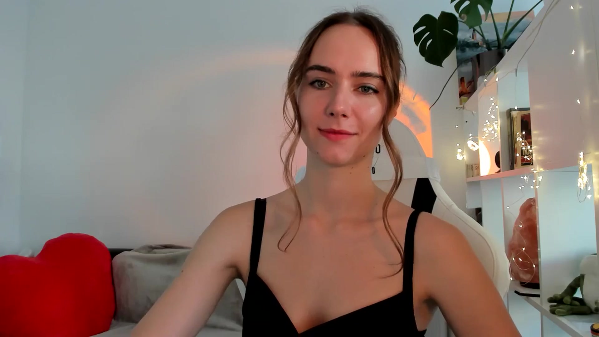 Gallery image thumbnail from OhAlisa's myfreecams stream on, 09/05/2025, 15:18 image 16 of 20