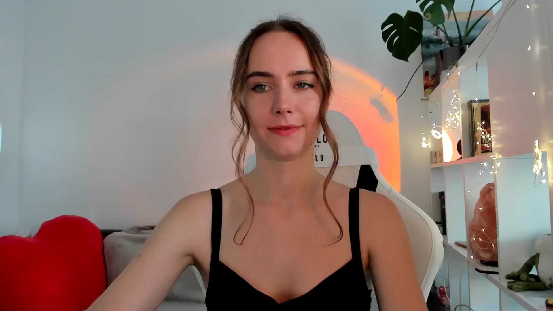 Gallery image thumbnail from OhAlisa's myfreecams stream on, 09/05/2025, 15:18 image 15 of 20