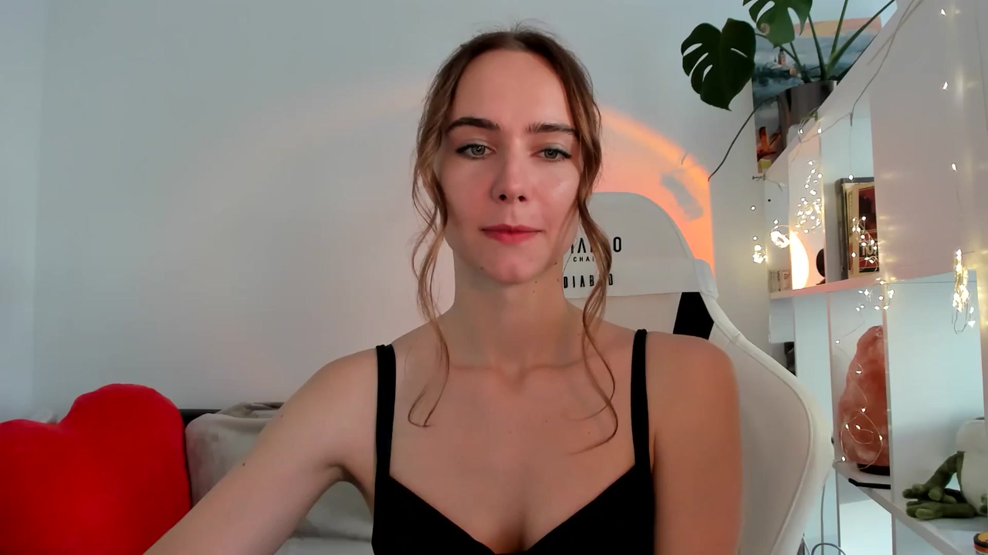 Gallery image thumbnail from OhAlisa's myfreecams stream on, 09/05/2025, 15:18 image 5 of 20