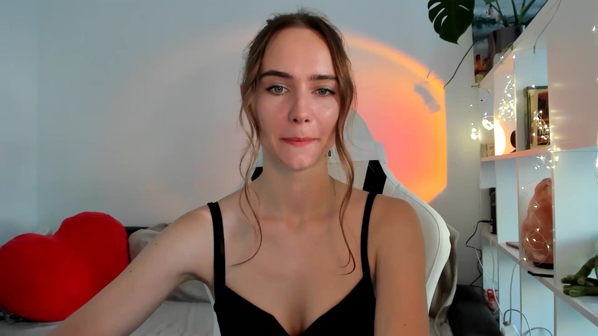 Gallery image thumbnail from OhAlisa's myfreecams stream on, 09/05/2025, 17:04 image 4 of 20