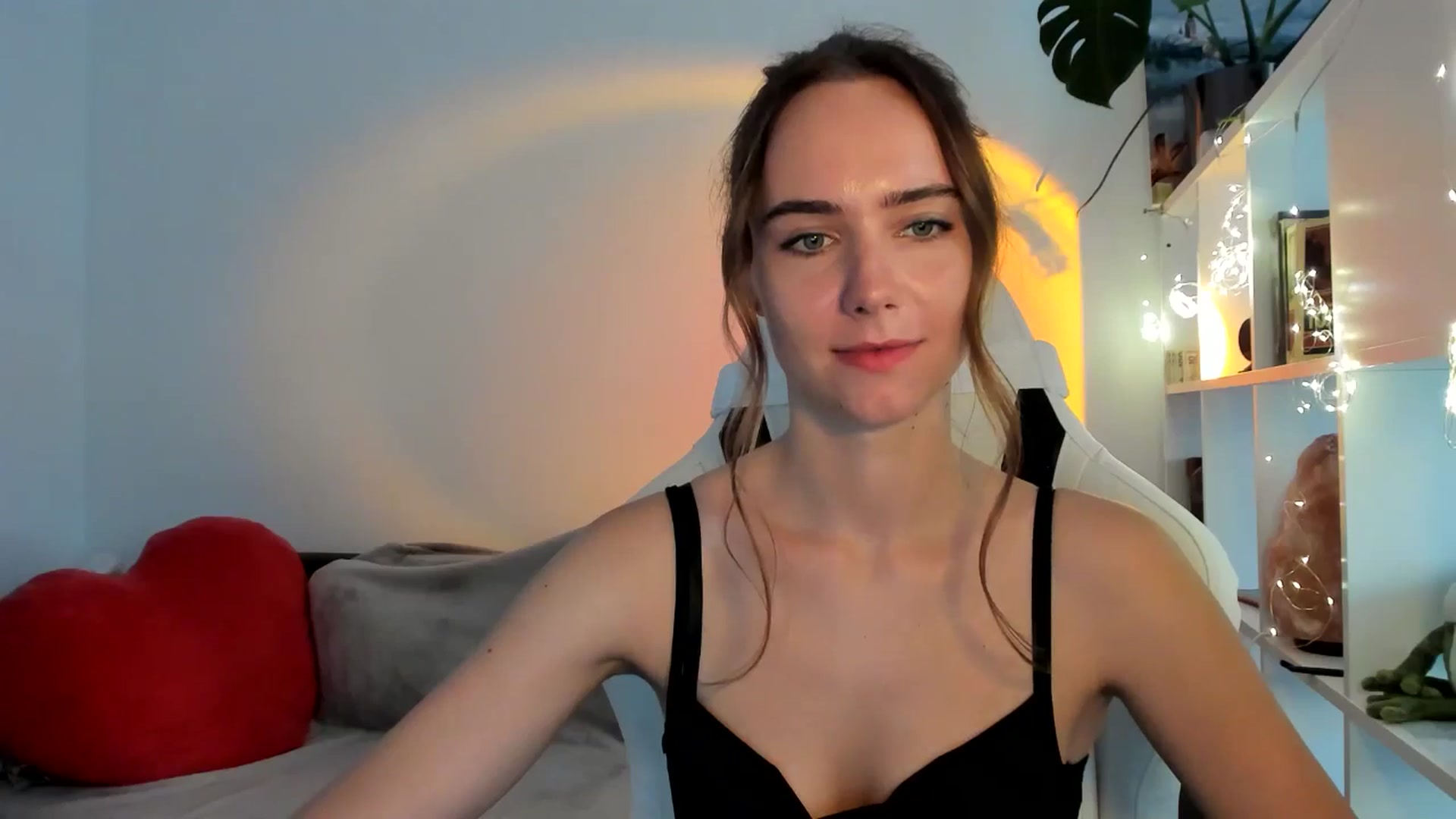 Gallery image thumbnail from OhAlisa's myfreecams stream on, 09/05/2025, 17:04 image 15 of 20