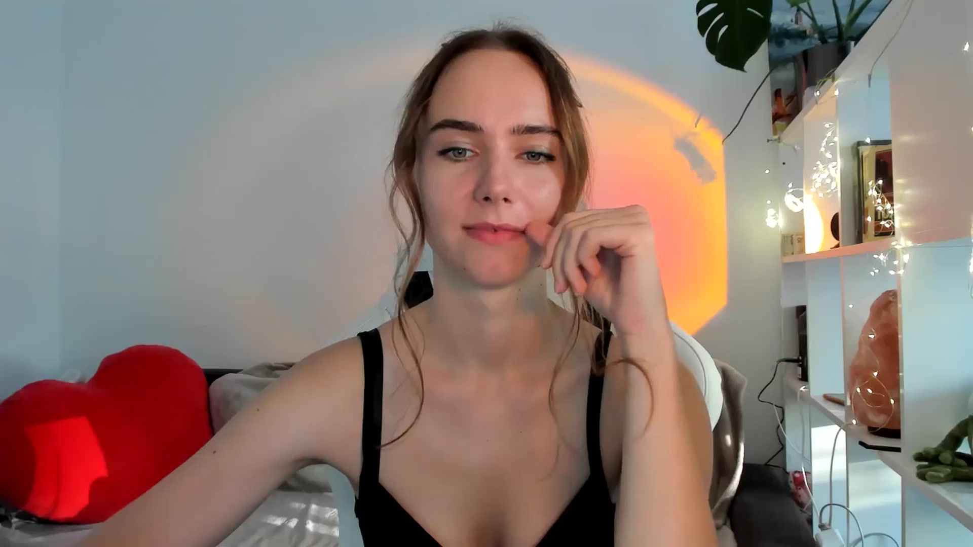 Gallery image thumbnail from OhAlisa's myfreecams stream on, 09/05/2025, 17:04 image 8 of 20