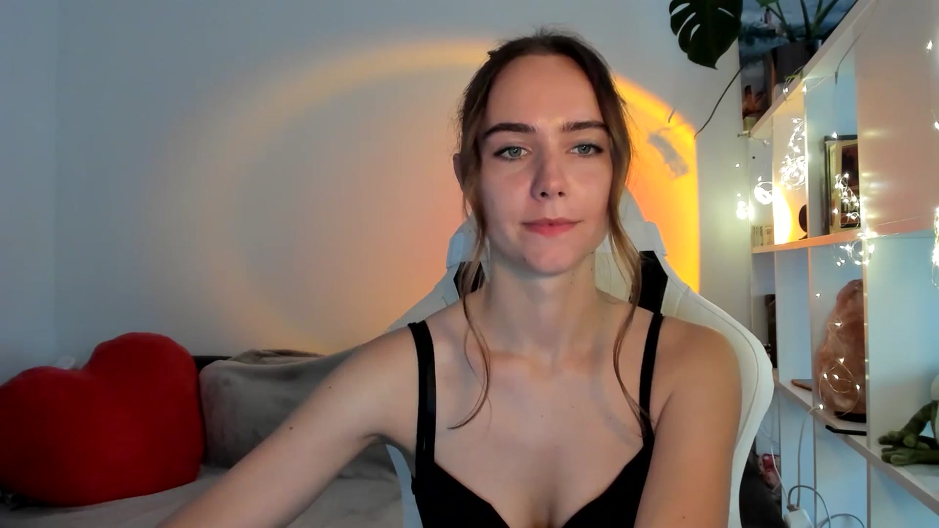 Gallery image thumbnail from OhAlisa's myfreecams stream on, 09/05/2025, 17:04 image 16 of 20