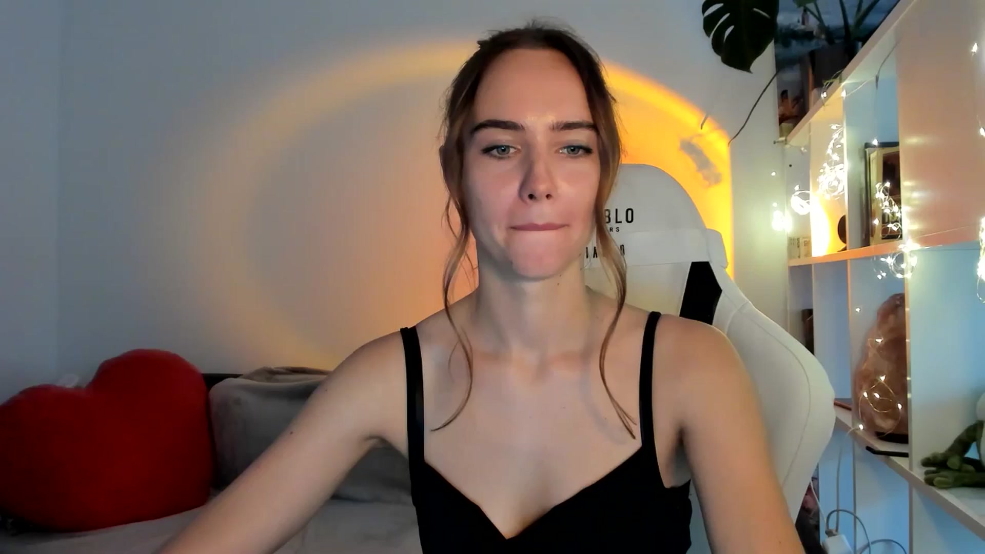 Gallery image thumbnail from OhAlisa's myfreecams stream on, 09/05/2025, 17:04 image 19 of 20