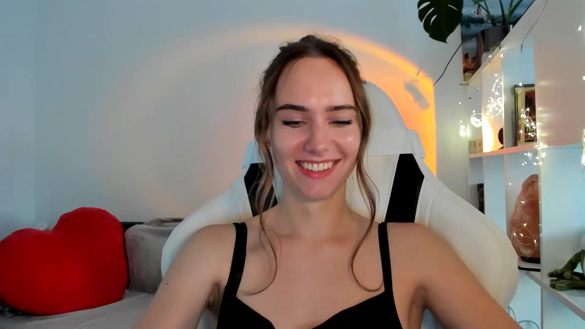 Gallery image thumbnail from OhAlisa's myfreecams stream on, 09/05/2025, 17:04 image 10 of 20