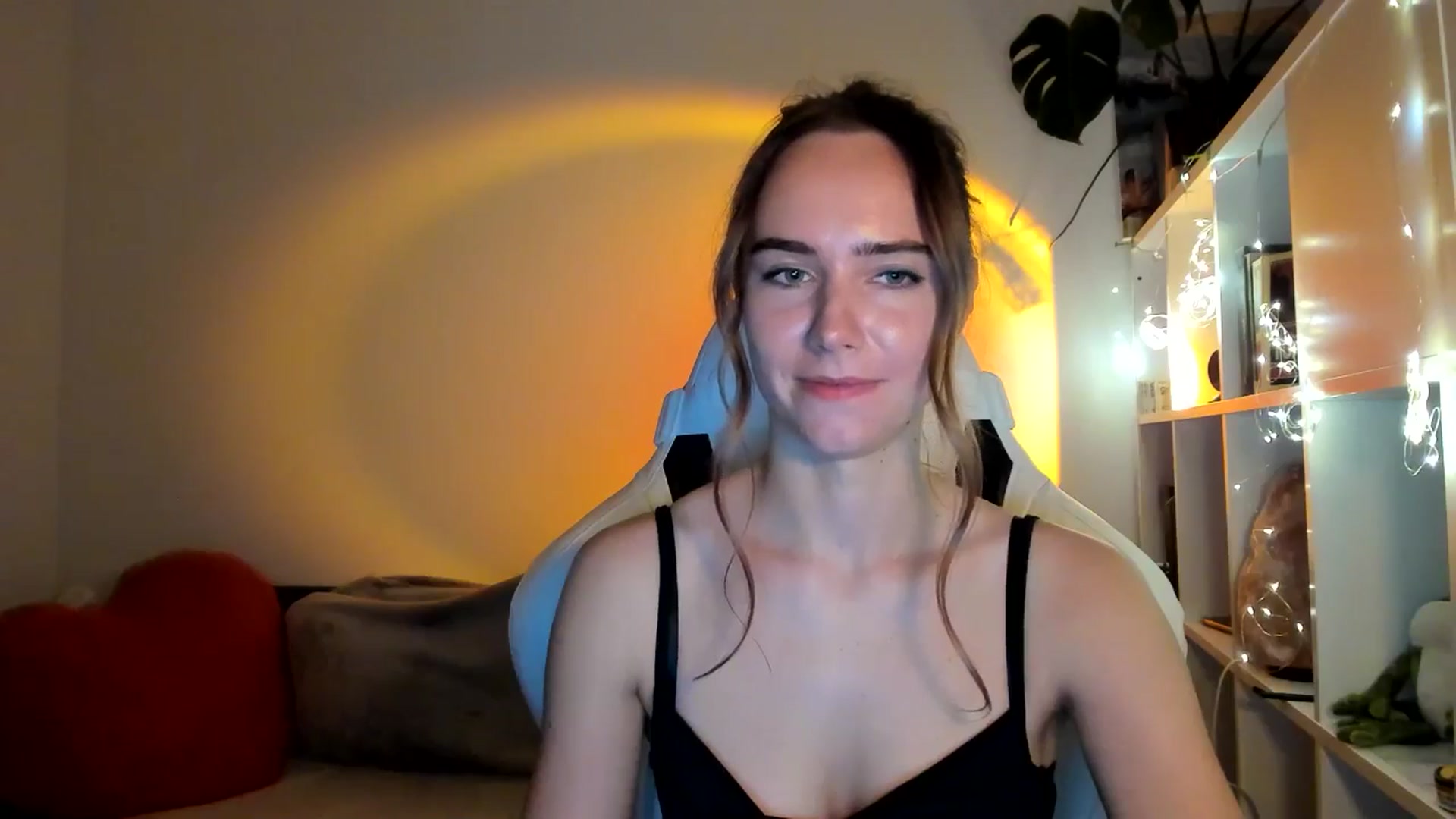 Gallery image thumbnail from OhAlisa's myfreecams stream on, 09/05/2025, 19:08 image 18 of 20
