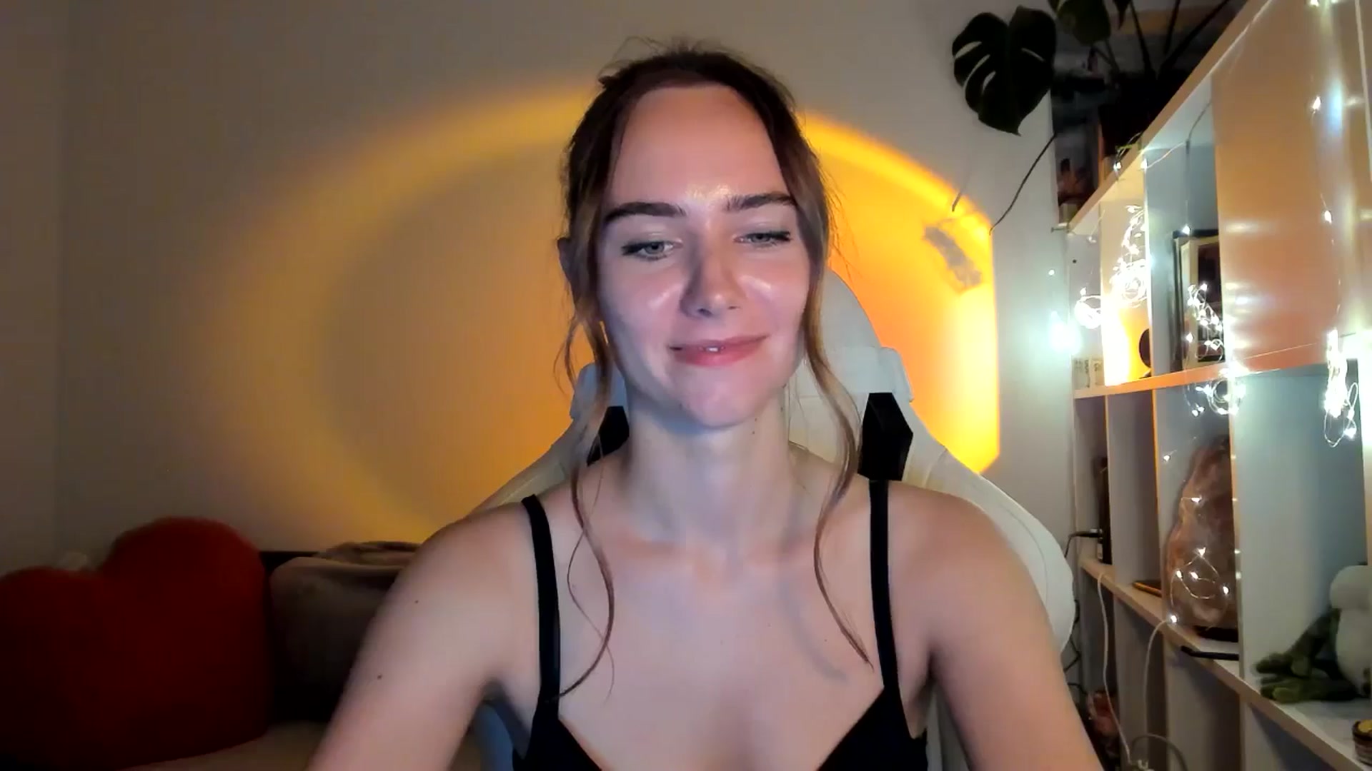 Gallery image thumbnail from OhAlisa's myfreecams stream on, 09/05/2025, 19:08 image 4 of 20