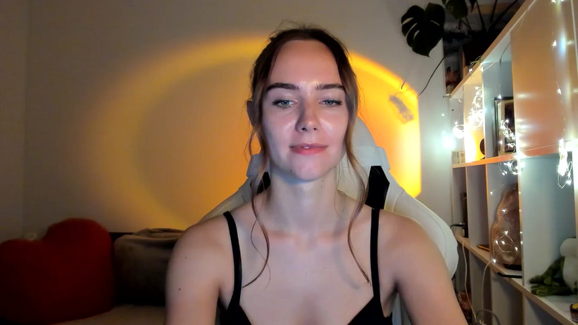 Gallery image thumbnail from OhAlisa's myfreecams stream on, 09/05/2025, 19:08 image 7 of 20
