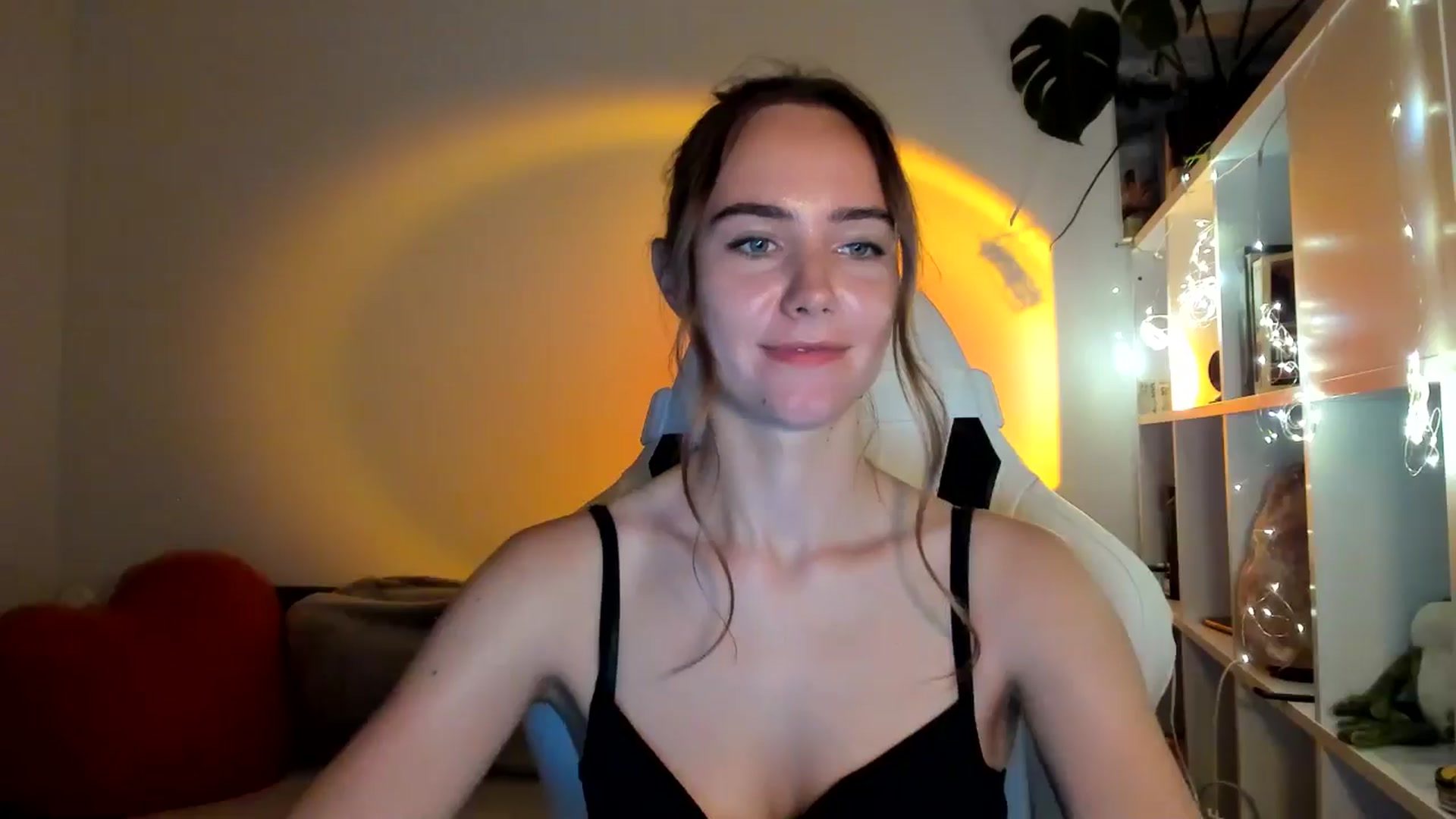 Gallery image thumbnail from OhAlisa's myfreecams stream on, 09/05/2025, 19:08 image 12 of 20
