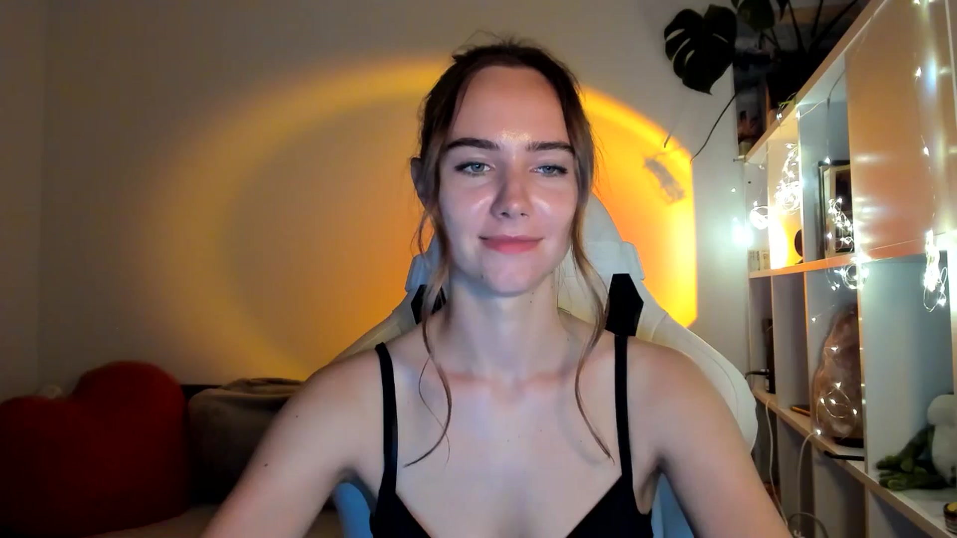Gallery image thumbnail from OhAlisa's myfreecams stream on, 09/05/2025, 19:08 image 2 of 20