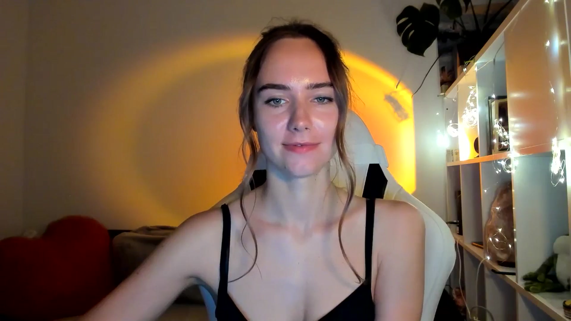 Gallery image thumbnail from OhAlisa's myfreecams stream on, 09/05/2025, 19:08 image 10 of 20