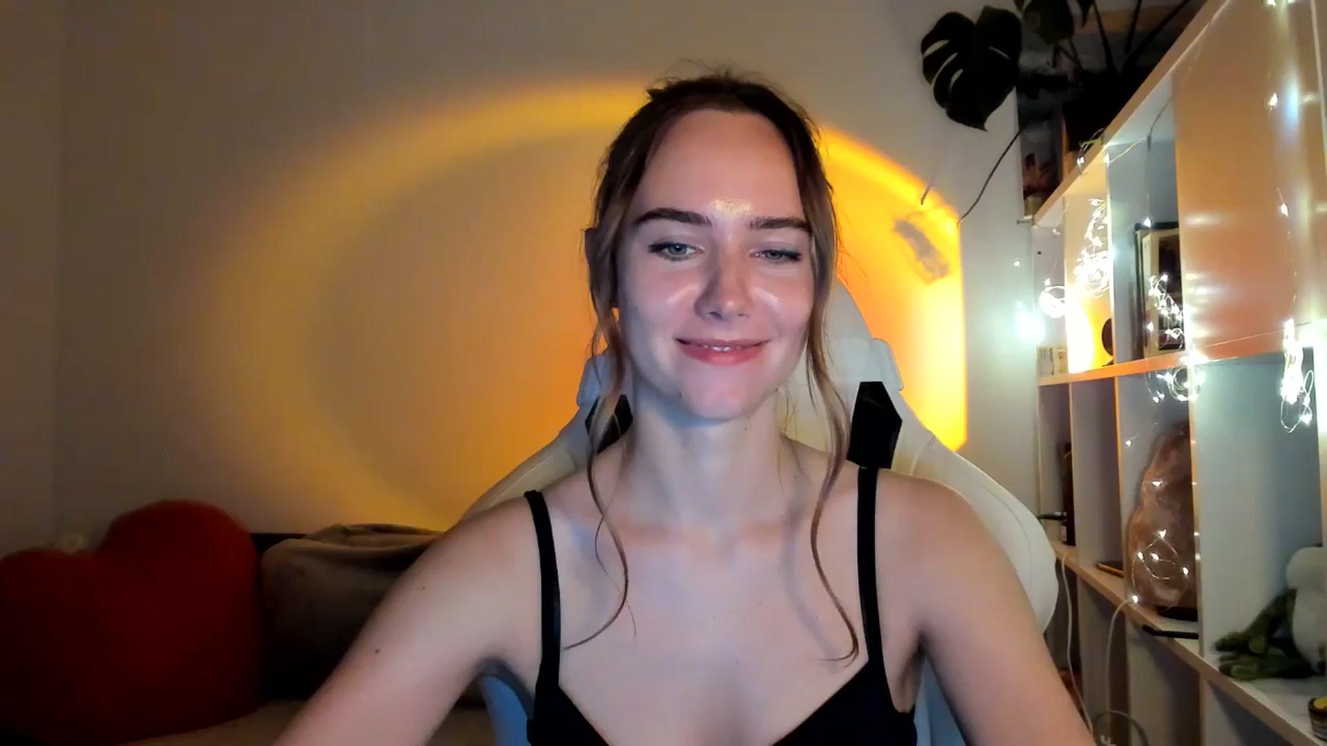 Gallery image thumbnail from OhAlisa's myfreecams stream on, 09/05/2025, 19:08 image 14 of 20
