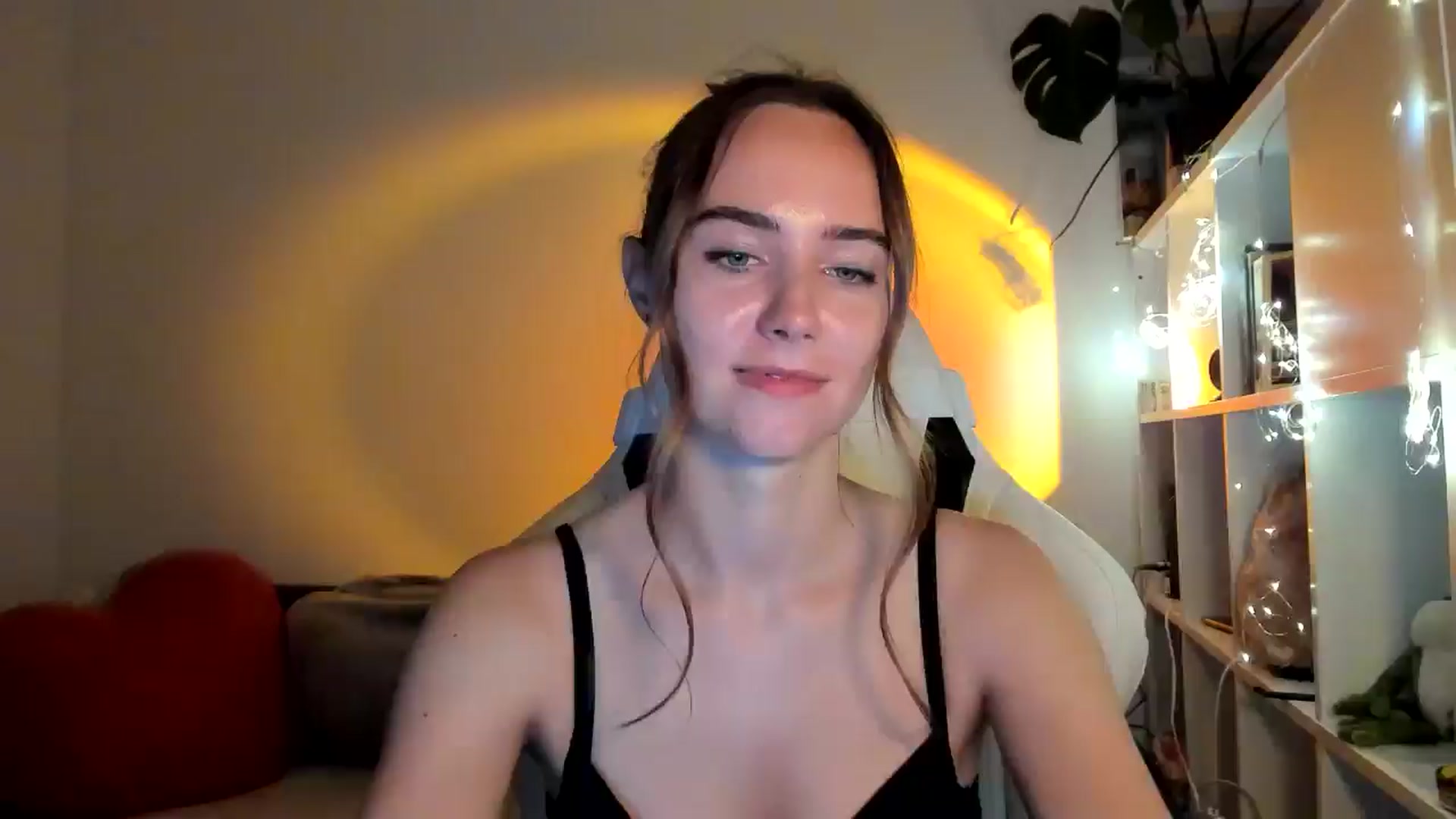 Gallery image thumbnail from OhAlisa's myfreecams stream on, 09/05/2025, 19:08 image 5 of 20