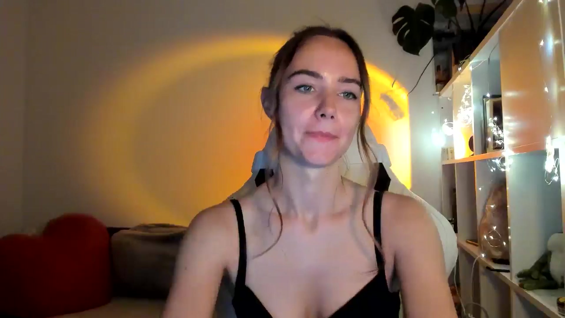 Gallery image thumbnail from OhAlisa's myfreecams stream on, 09/05/2025, 19:08 image 17 of 20