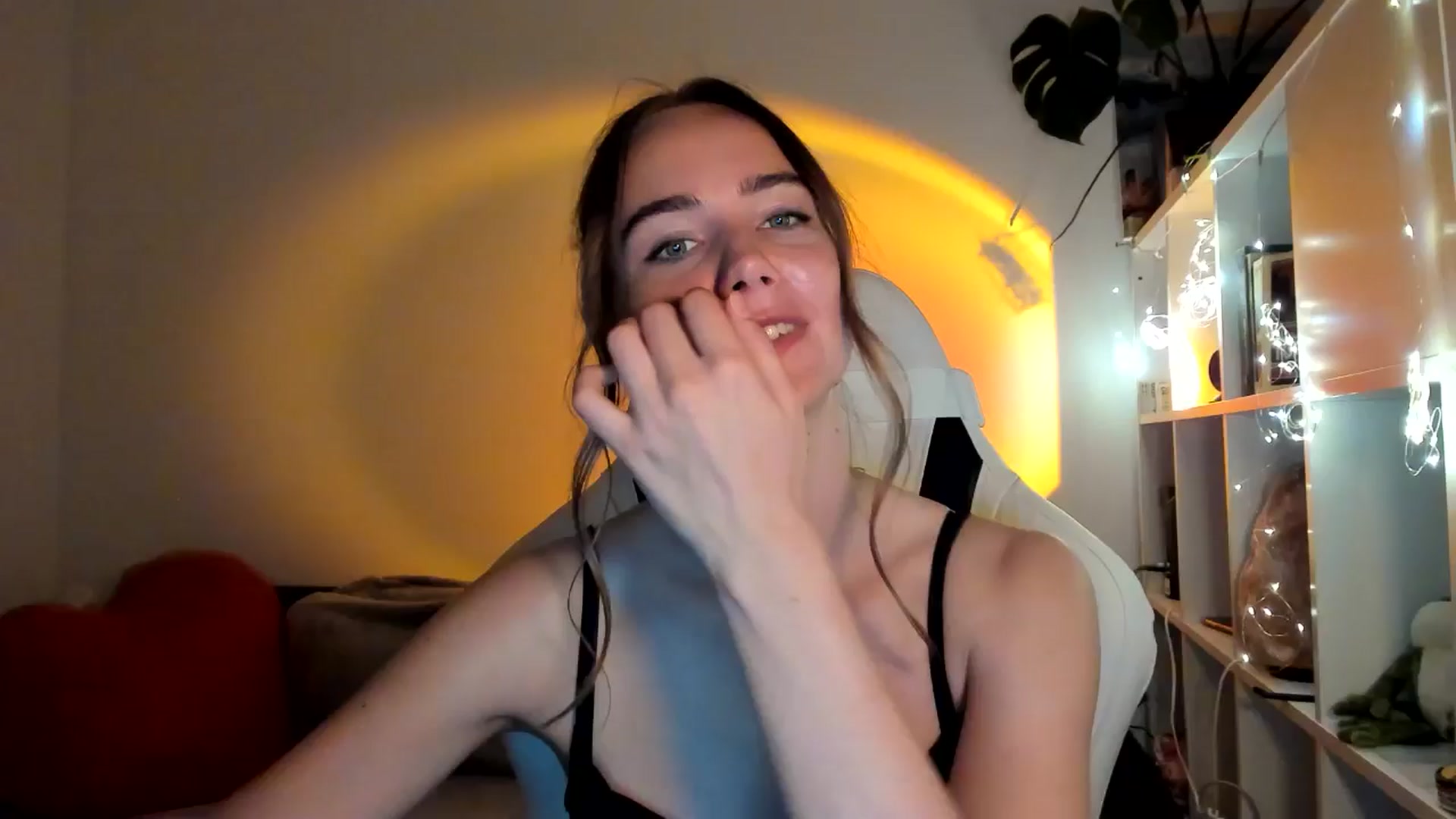 Gallery image thumbnail from OhAlisa's myfreecams stream on, 09/05/2025, 19:08 image 1 of 20