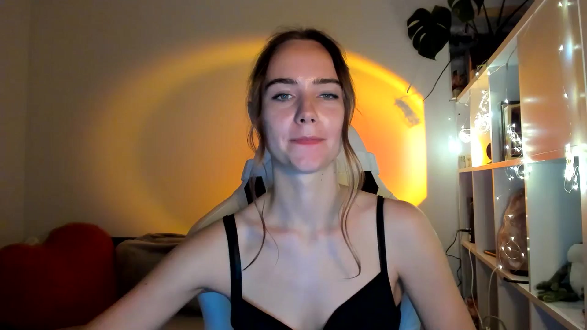 Gallery image thumbnail from OhAlisa's myfreecams stream on, 09/05/2025, 20:00 image 17 of 20