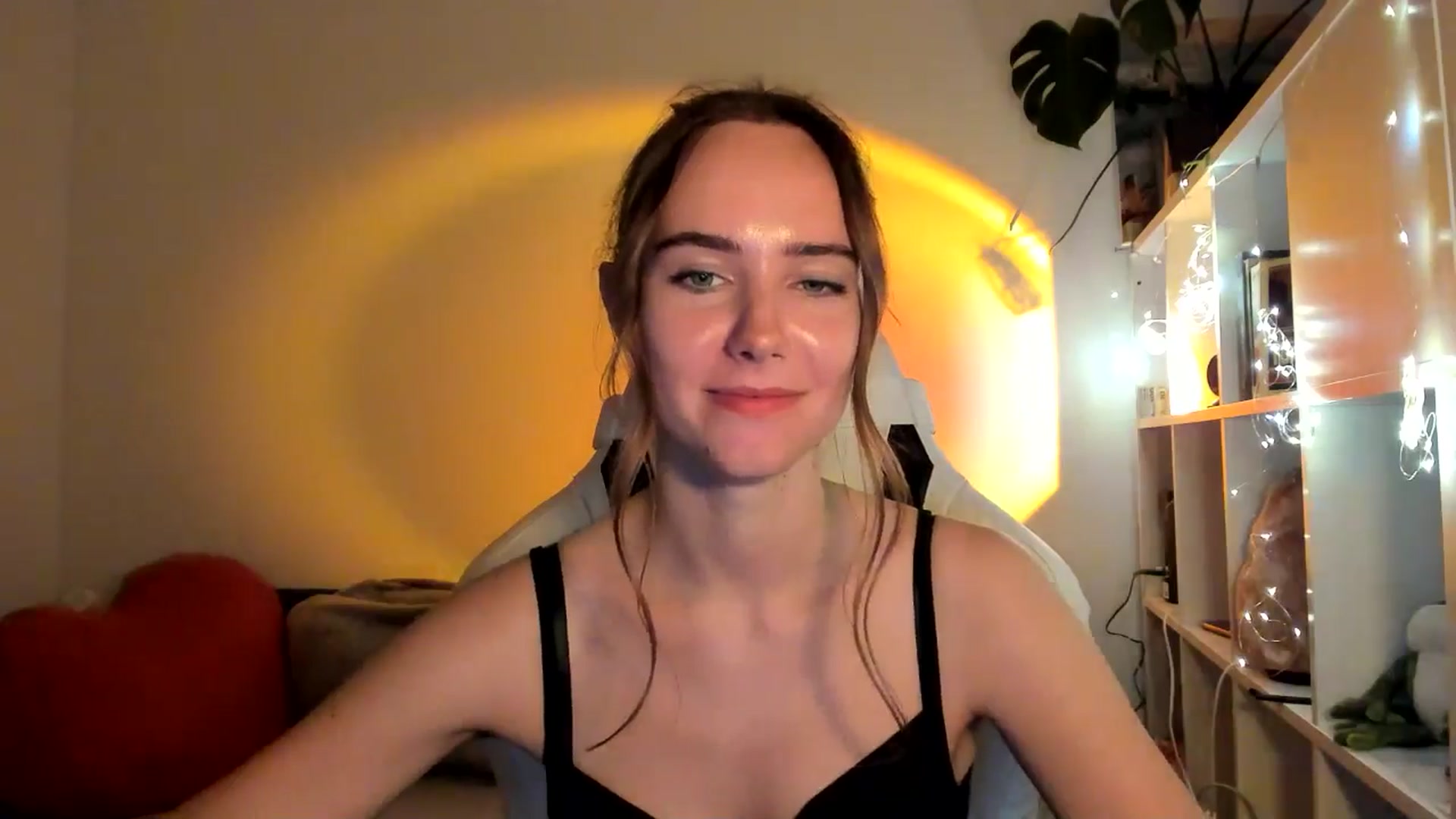Gallery image thumbnail from OhAlisa's myfreecams stream on, 09/05/2025, 20:00 image 14 of 20