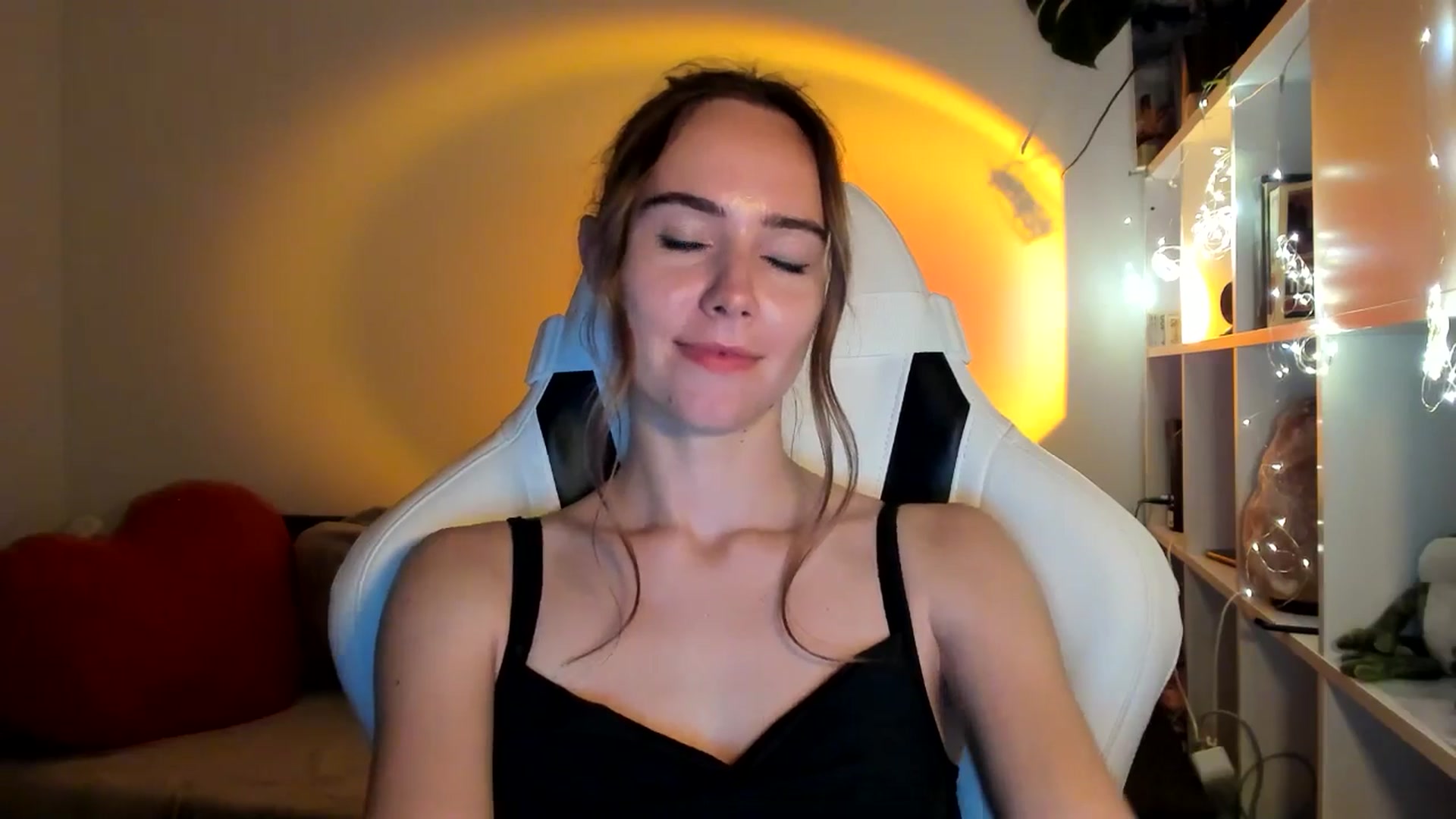 Gallery image thumbnail from OhAlisa's myfreecams stream on, 09/05/2025, 20:00 image 2 of 20