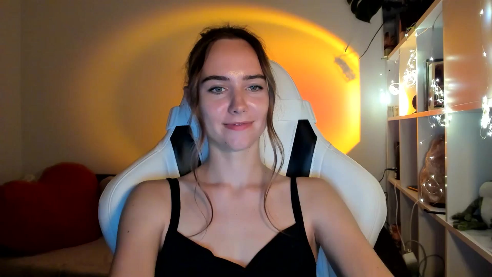 Gallery image thumbnail from OhAlisa's myfreecams stream on, 09/05/2025, 20:00 image 7 of 20