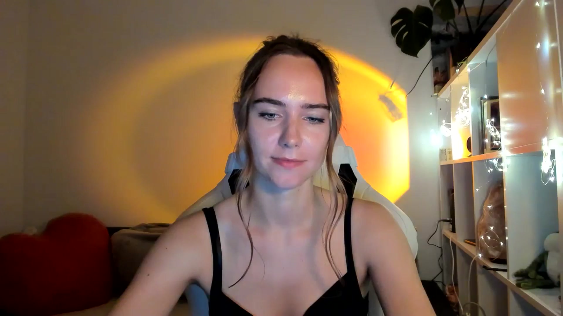 Gallery image thumbnail from OhAlisa's myfreecams stream on, 09/05/2025, 20:00 image 18 of 20
