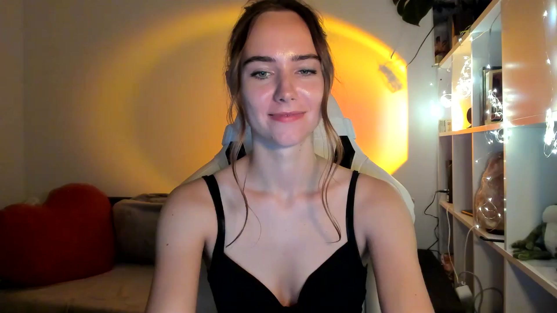Gallery image thumbnail from OhAlisa's myfreecams stream on, 09/05/2025, 20:00 image 10 of 20
