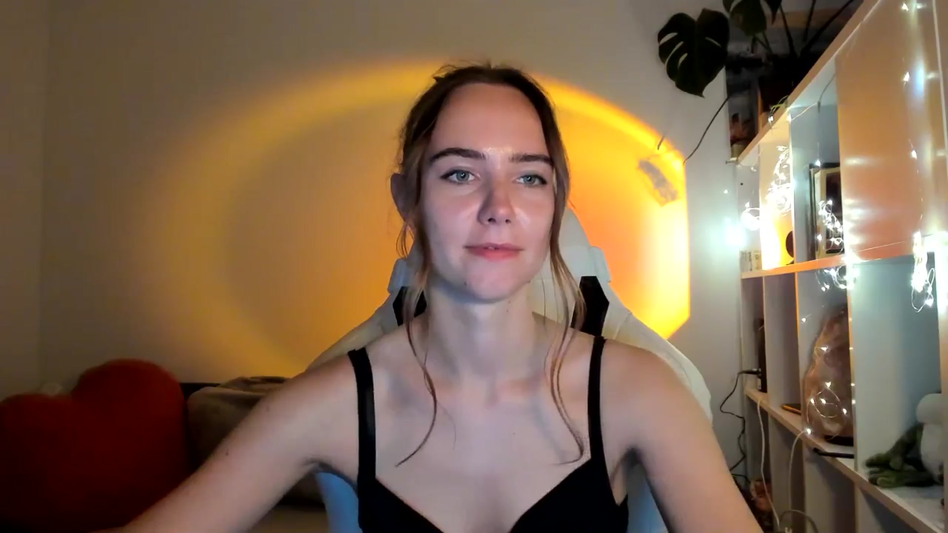 Gallery image thumbnail from OhAlisa's myfreecams stream on, 09/05/2025, 20:00 image 15 of 20
