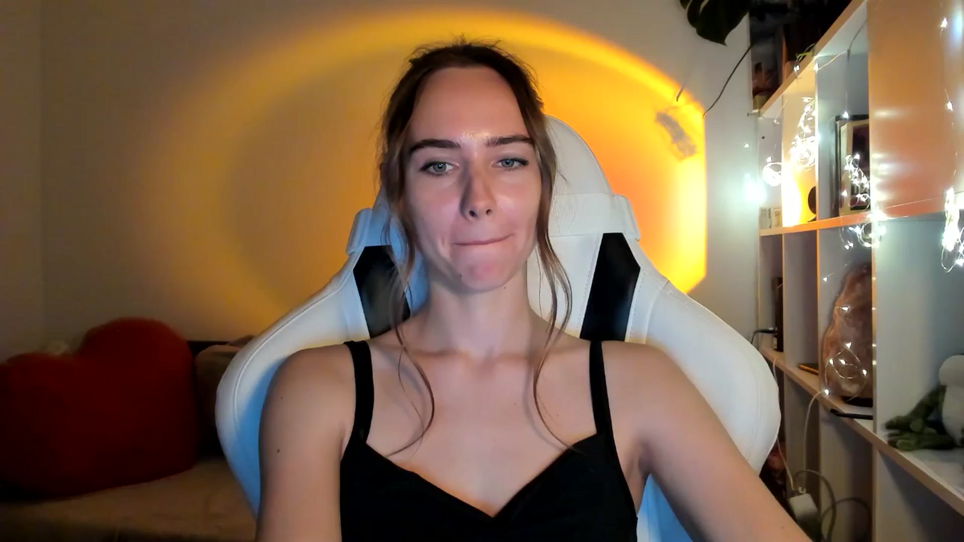 Gallery image thumbnail from OhAlisa's myfreecams stream on, 09/05/2025, 20:00 image 1 of 20