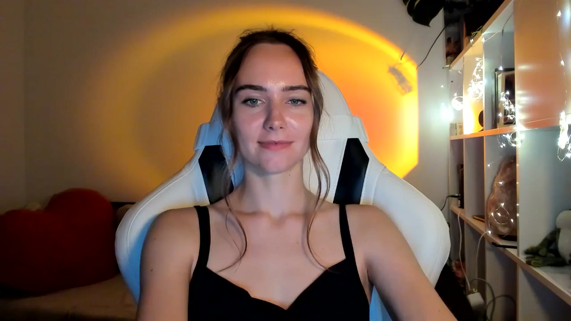 Gallery image thumbnail from OhAlisa's myfreecams stream on, 09/05/2025, 20:00 image 6 of 20