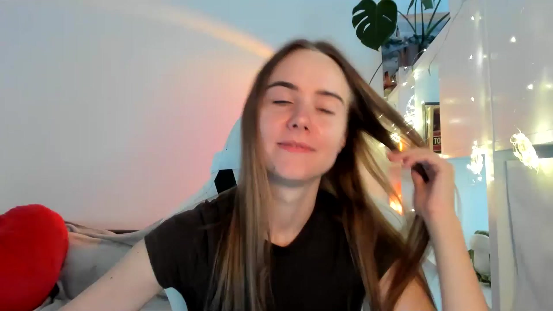 Gallery image thumbnail from OhAlisa's myfreecams stream on, 09/09/2025, 16:16 image 14 of 20