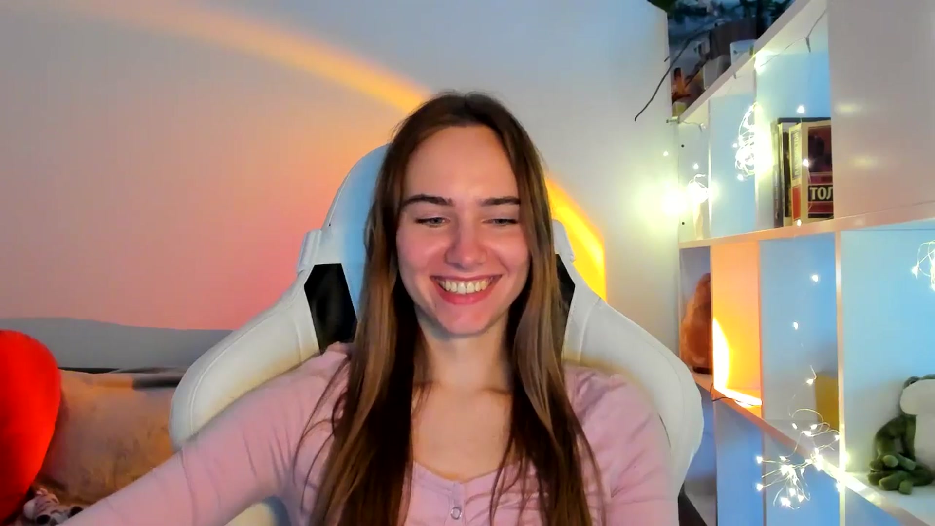 Gallery image thumbnail from OhAlisa's myfreecams stream on, 10/01/2025, 16:48 image 9 of 20