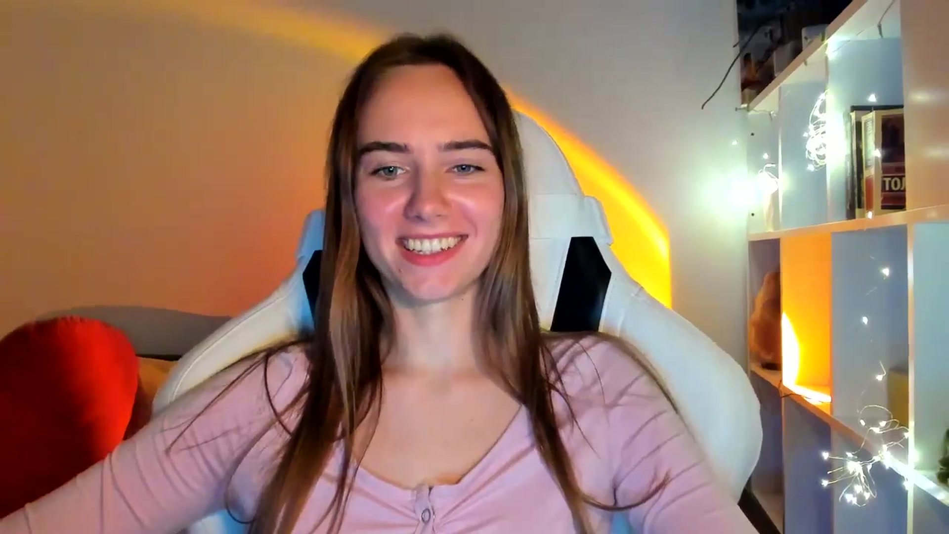 Gallery image thumbnail from OhAlisa's myfreecams stream on, 10/01/2025, 16:48 image 15 of 20