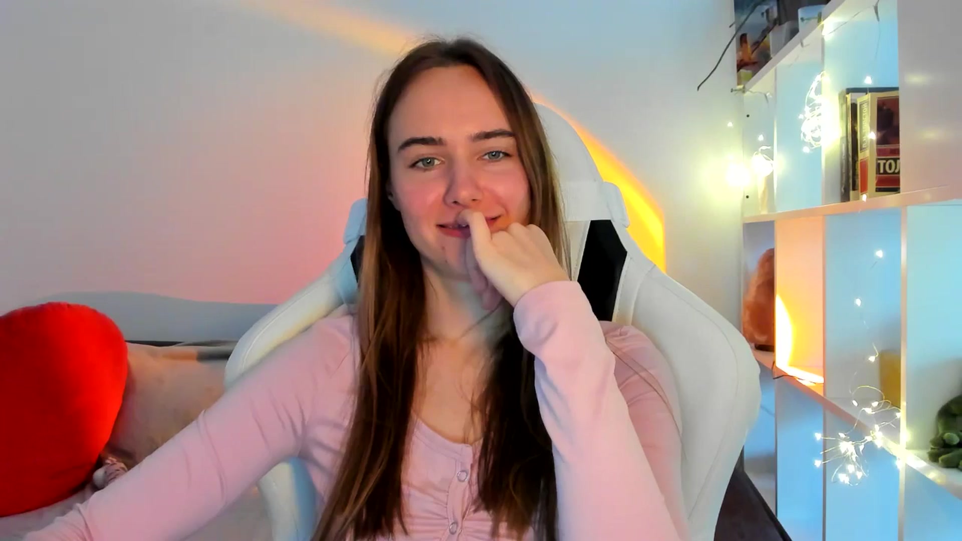 Gallery image thumbnail from OhAlisa's myfreecams stream on, 10/01/2025, 16:48 image 2 of 20