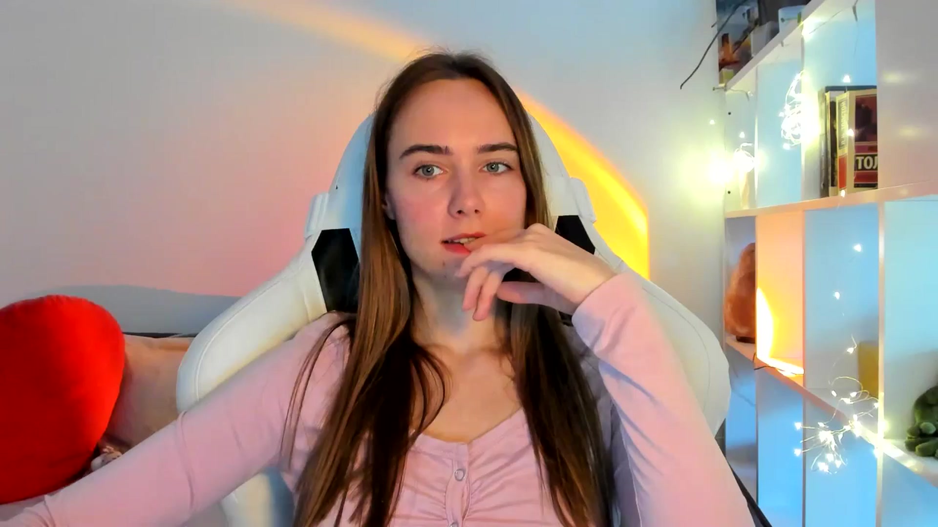 Gallery image thumbnail from OhAlisa's myfreecams stream on, 10/01/2025, 16:48 image 4 of 20