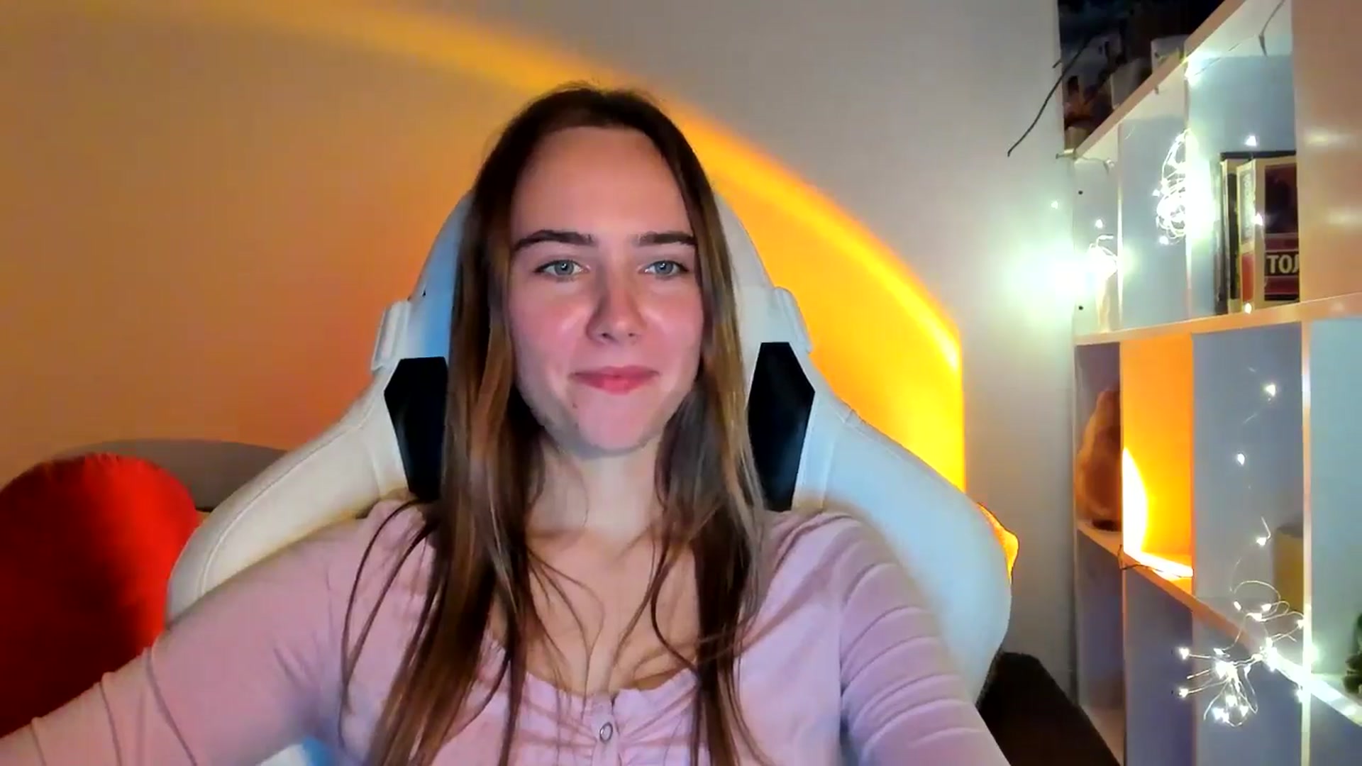 Gallery image thumbnail from OhAlisa's myfreecams stream on, 10/01/2025, 16:48 image 16 of 20