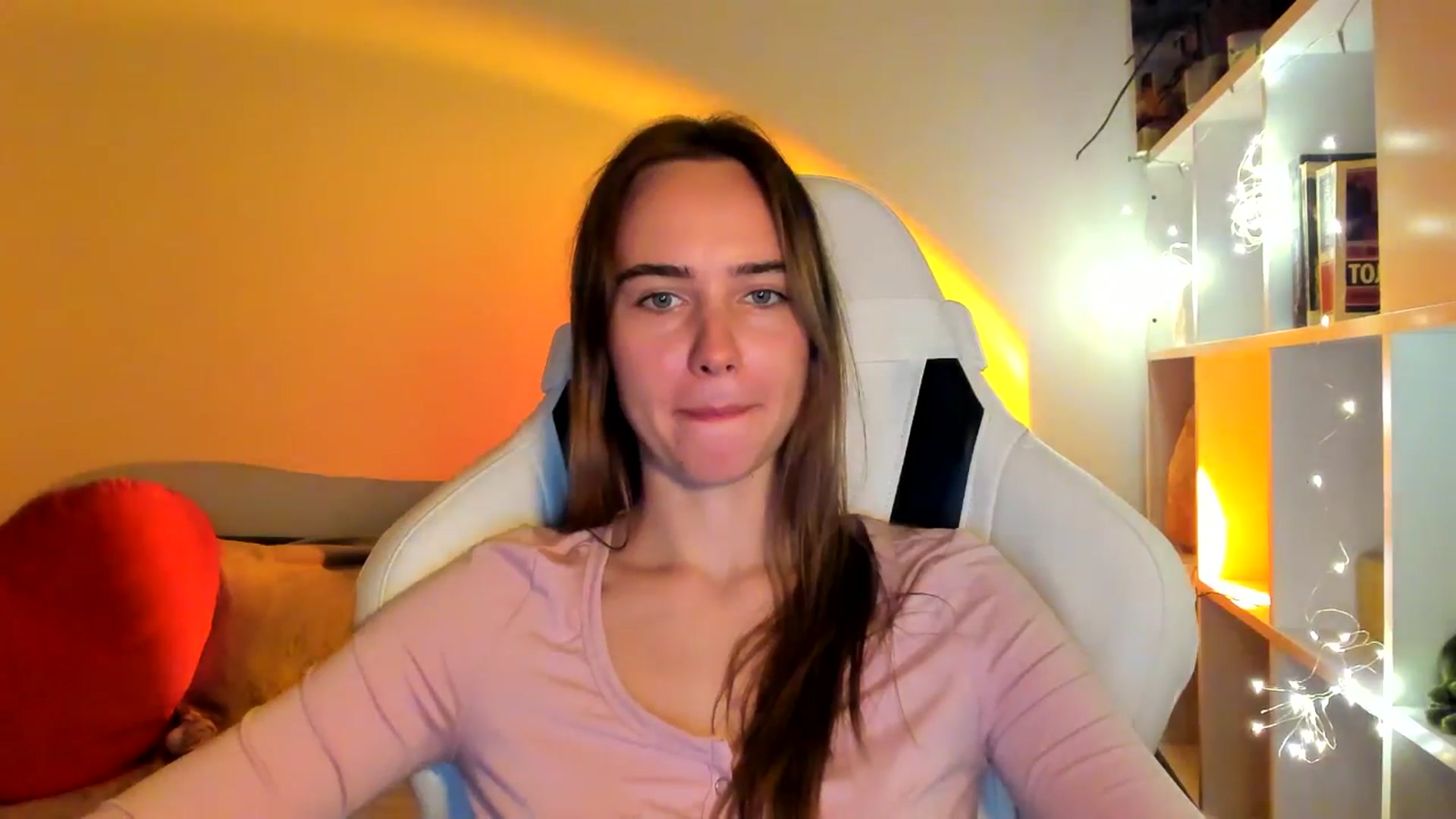 Gallery image thumbnail from OhAlisa's myfreecams stream on, 10/01/2025, 18:02 image 10 of 20