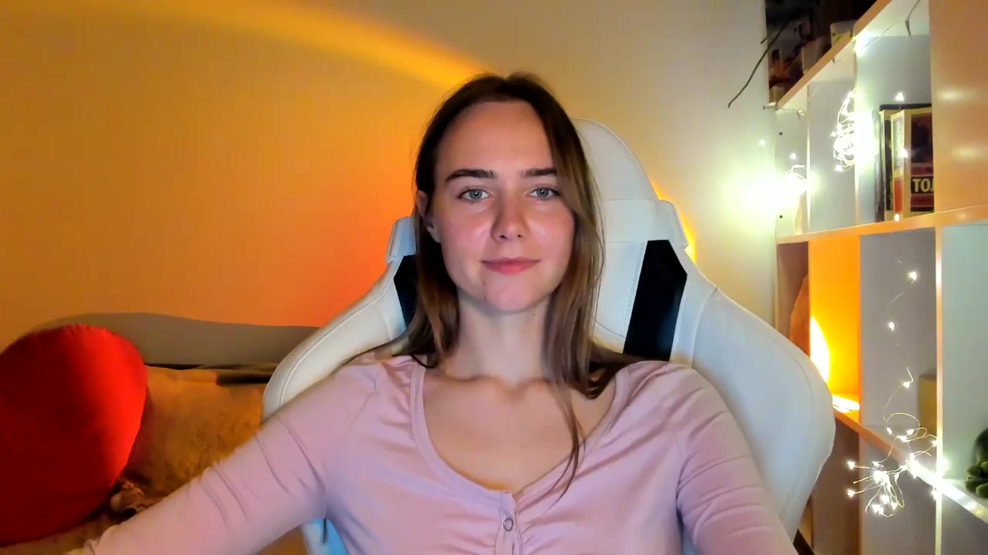 Gallery image thumbnail from OhAlisa's myfreecams stream on, 10/01/2025, 18:02 image 15 of 20