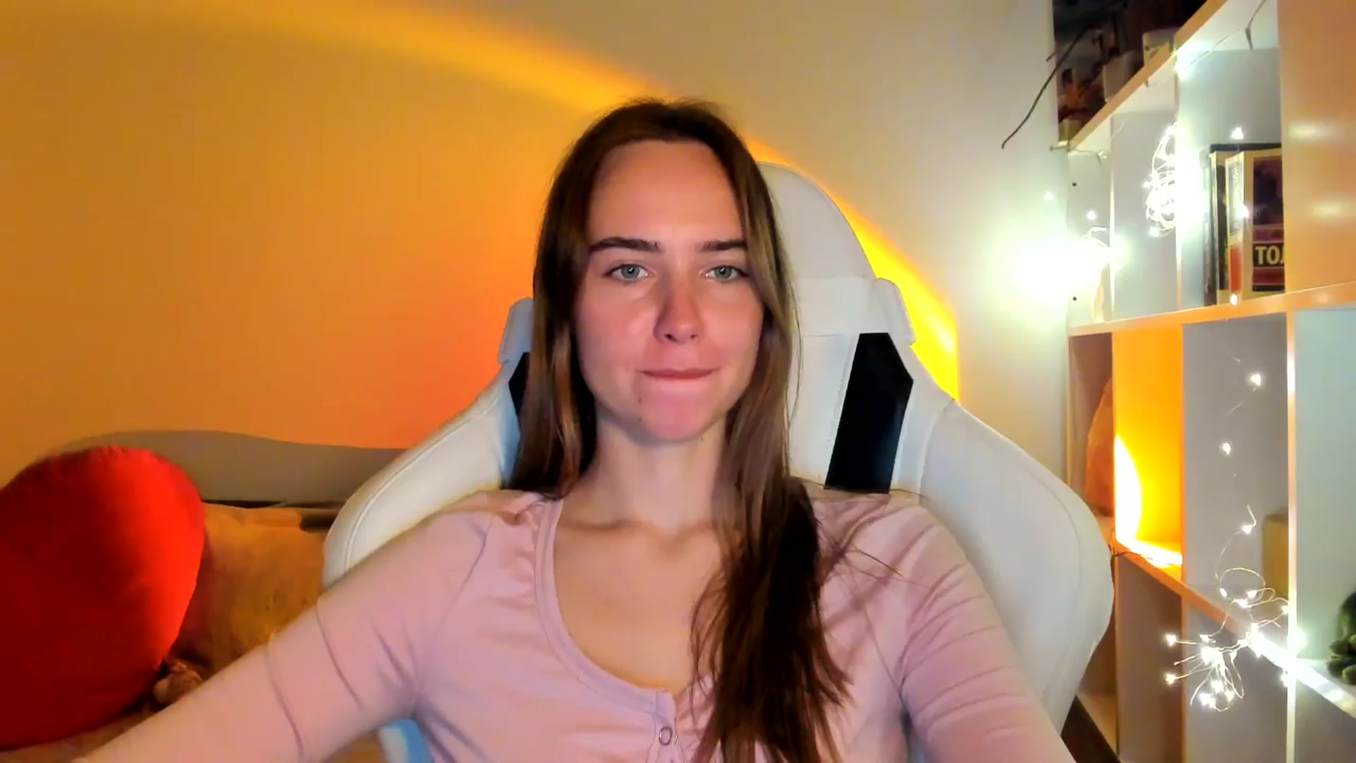 Gallery image thumbnail from OhAlisa's myfreecams stream on, 10/01/2025, 18:02 image 5 of 20