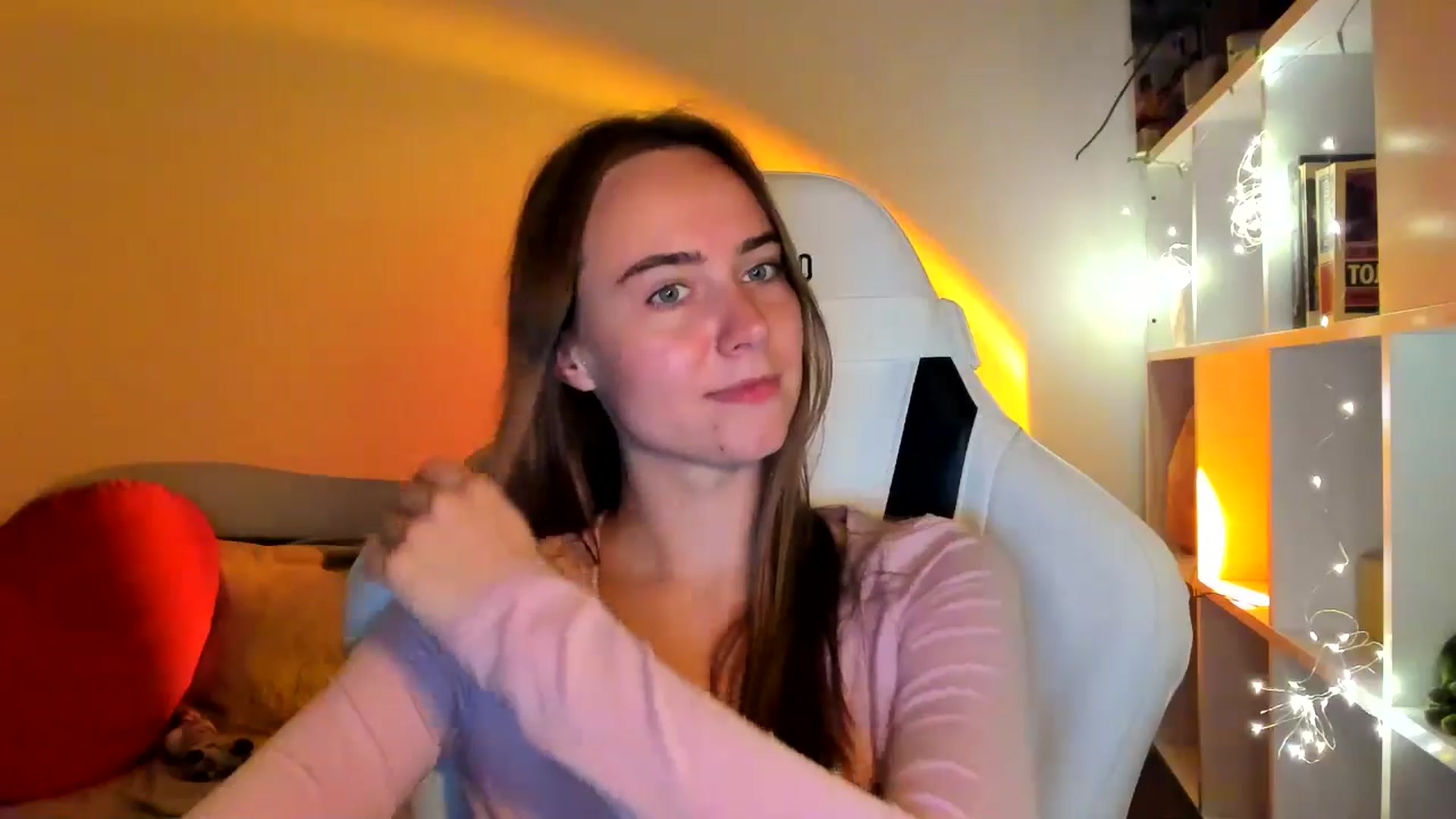 Gallery image thumbnail from OhAlisa's myfreecams stream on, 10/01/2025, 18:02 image 8 of 20