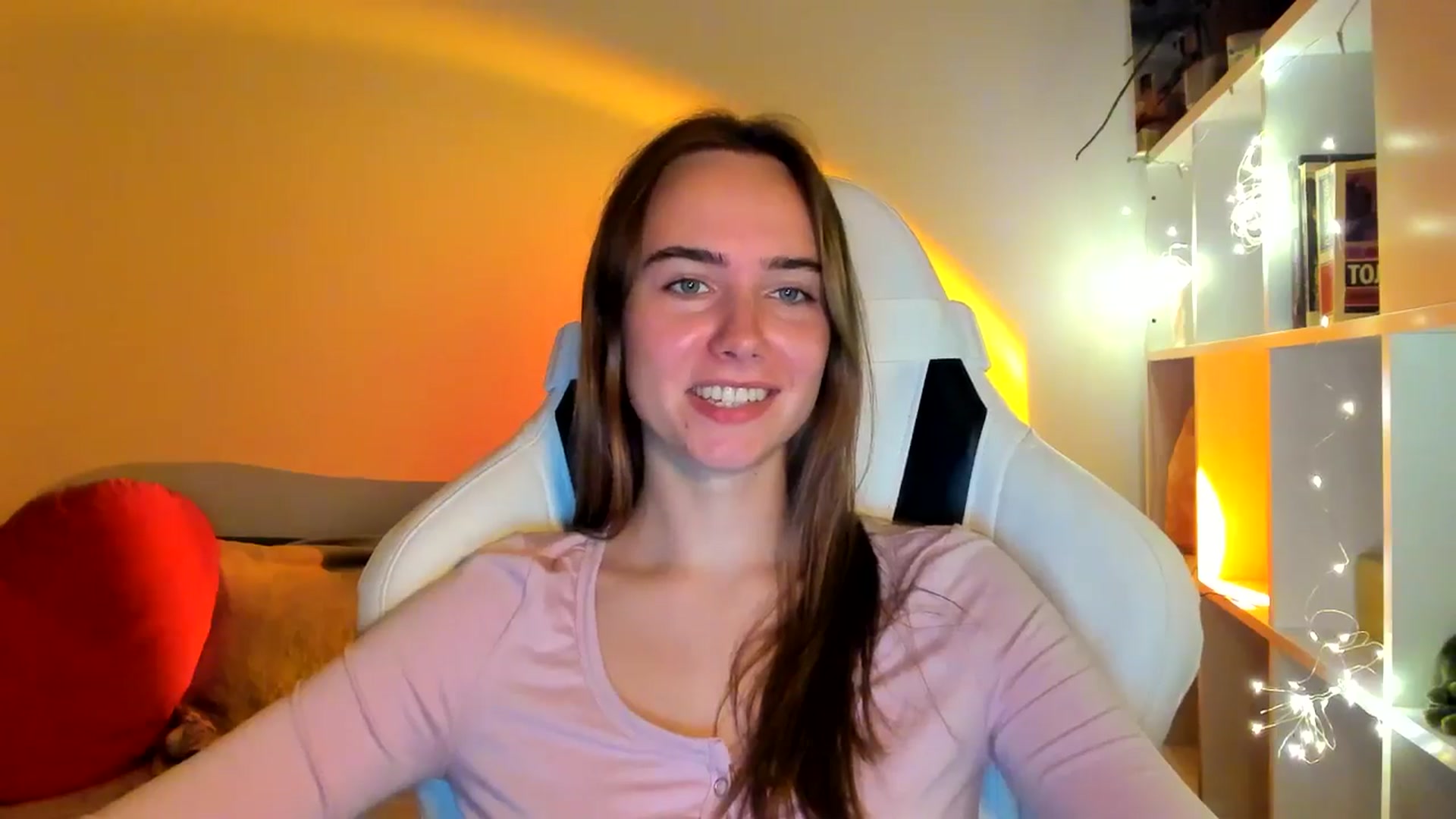 Gallery image thumbnail from OhAlisa's myfreecams stream on, 10/01/2025, 18:02 image 6 of 20