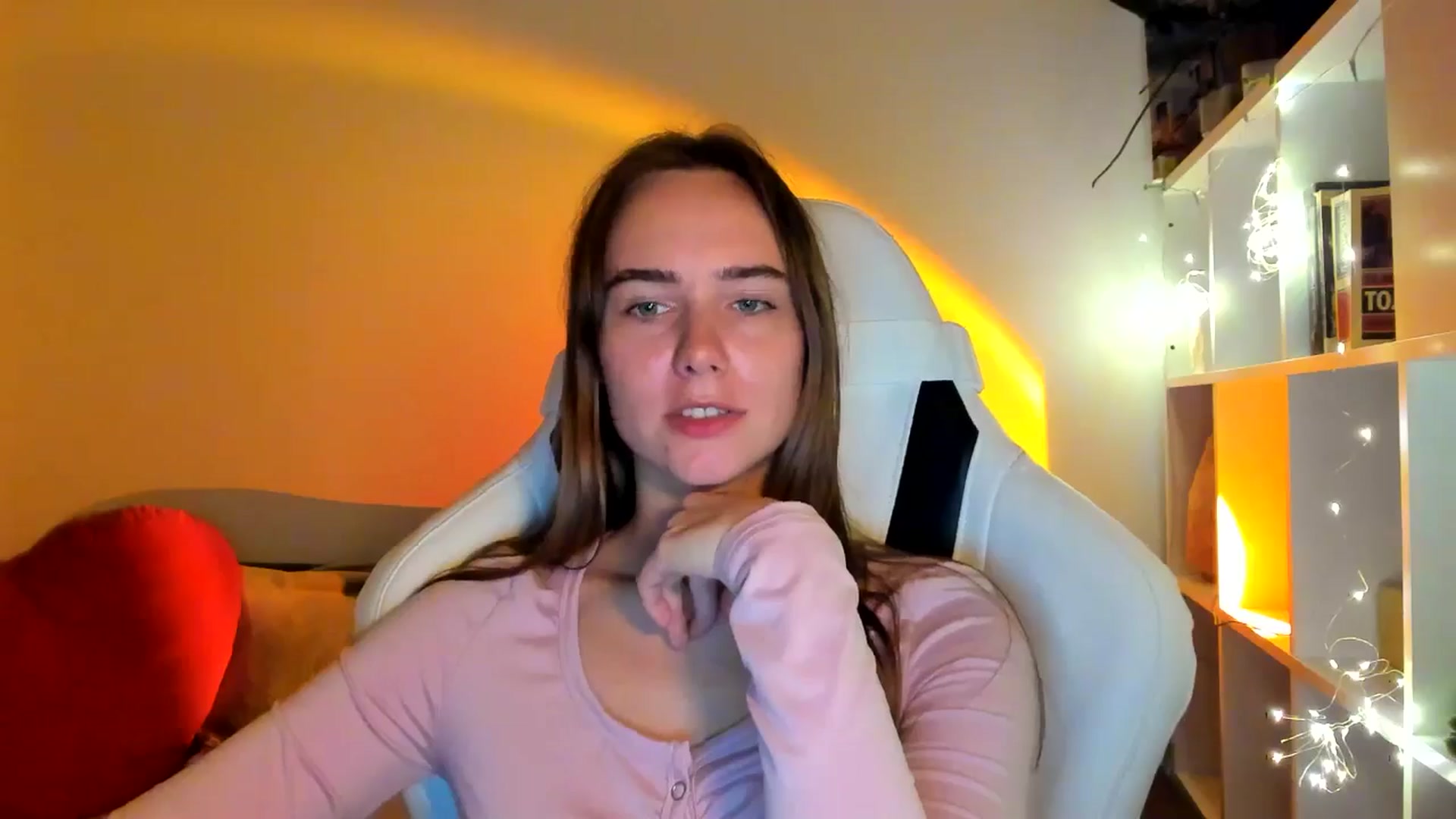 Gallery image thumbnail from OhAlisa's myfreecams stream on, 10/01/2025, 18:36 image 3 of 20