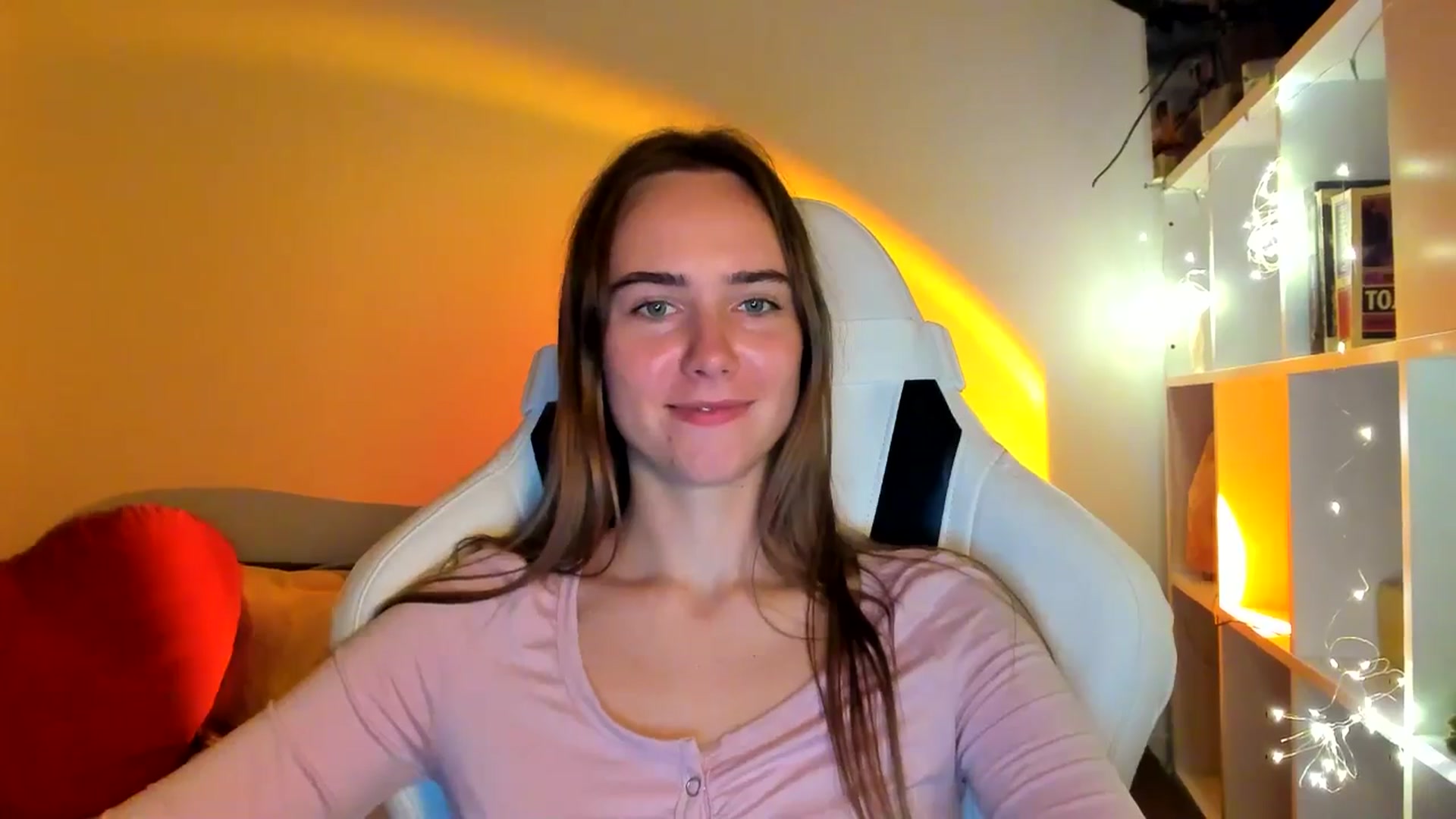 Gallery image thumbnail from OhAlisa's myfreecams stream on, 10/01/2025, 18:36 image 7 of 20