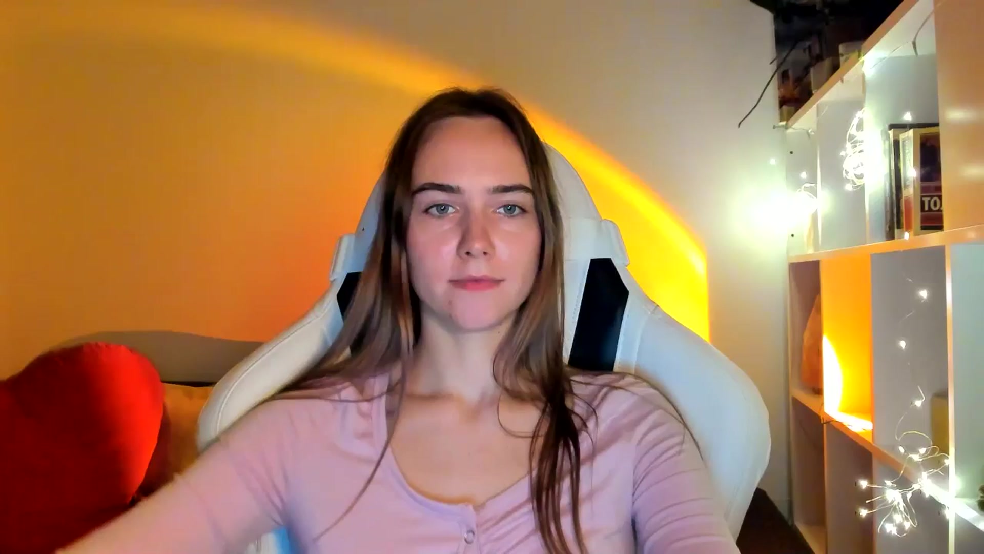 Gallery image thumbnail from OhAlisa's myfreecams stream on, 10/01/2025, 18:36 image 13 of 20