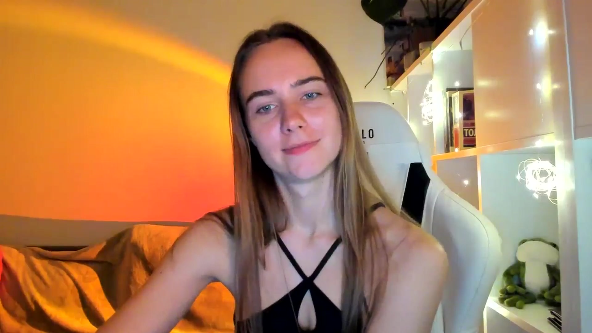Gallery image thumbnail from OhAlisa's myfreecams stream on, 10/02/2025, 18:56 image 17 of 20