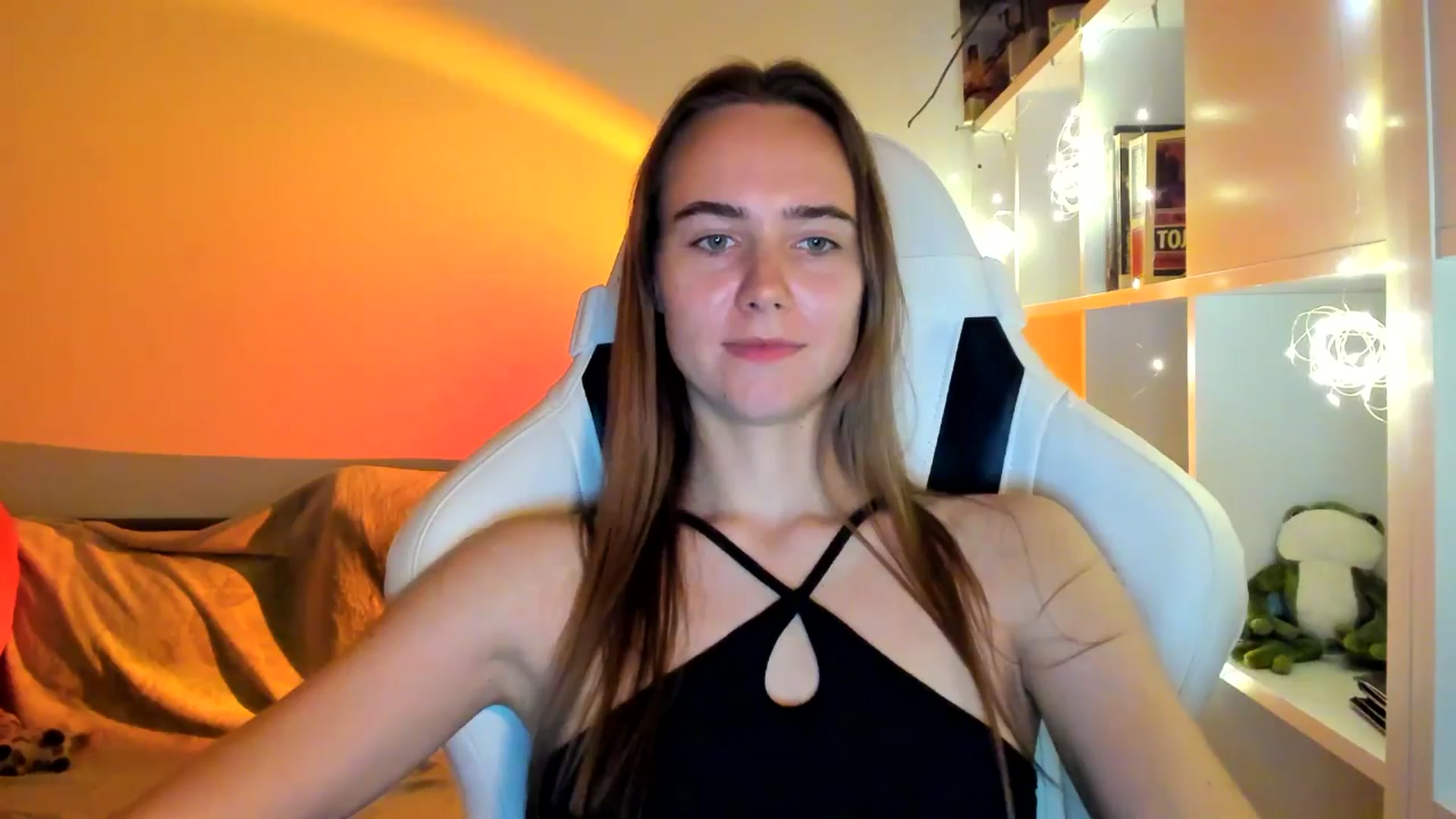Gallery image thumbnail from OhAlisa's myfreecams stream on, 10/02/2025, 18:56 image 10 of 20