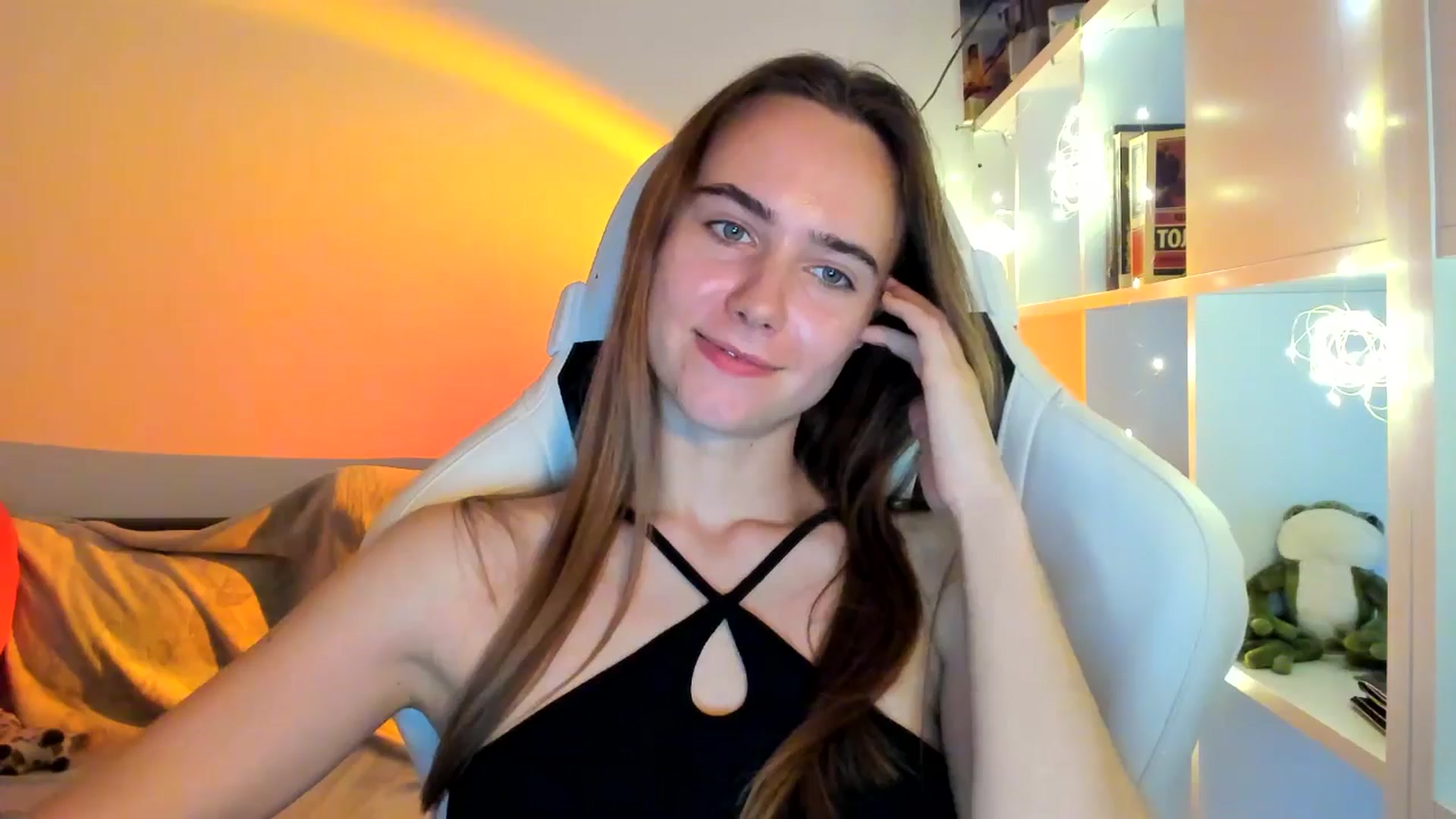 Gallery image thumbnail from OhAlisa's myfreecams stream on, 10/02/2025, 18:56 image 6 of 20
