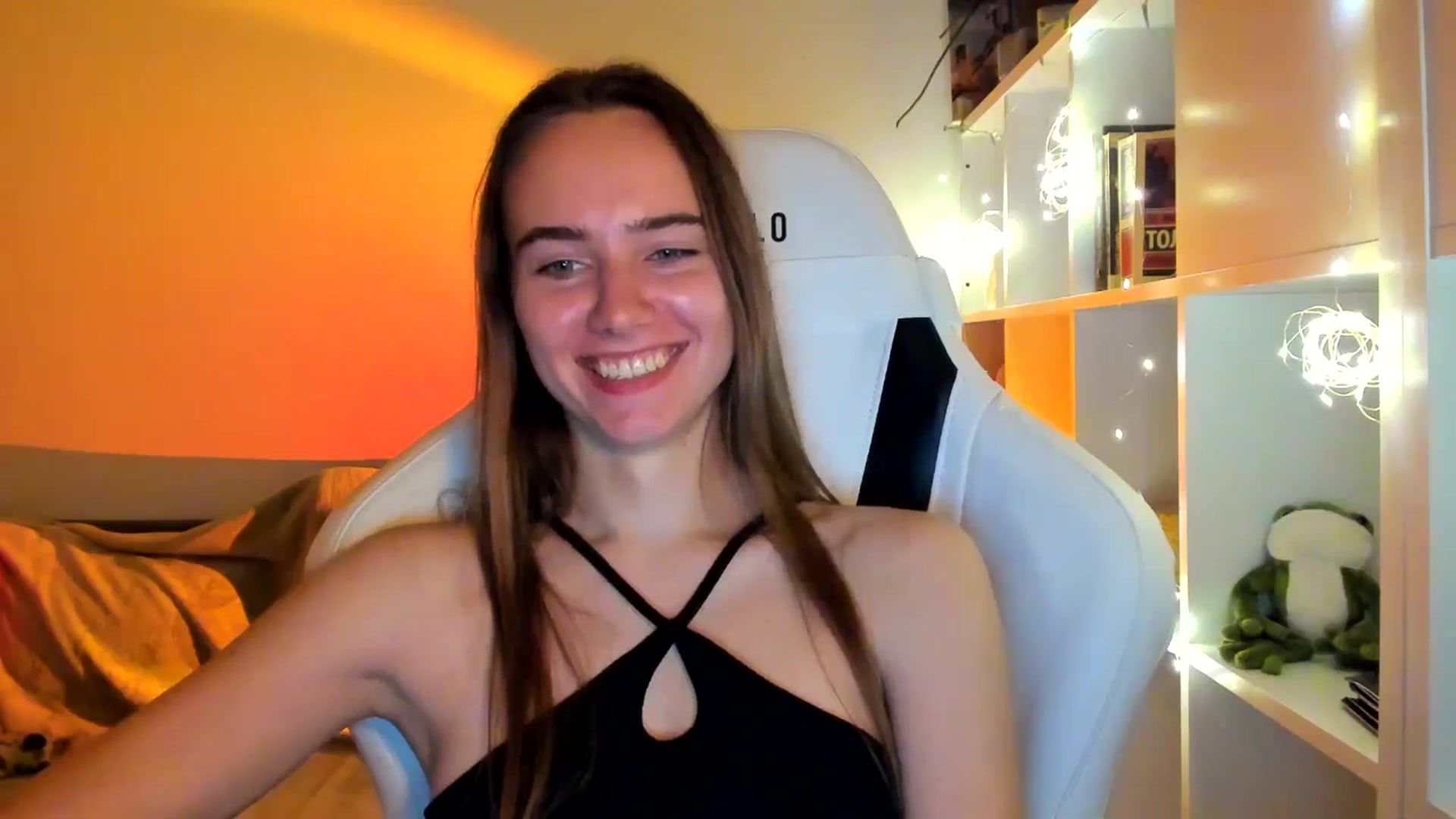 Gallery image thumbnail from OhAlisa's myfreecams stream on, 10/02/2025, 18:56 image 13 of 20