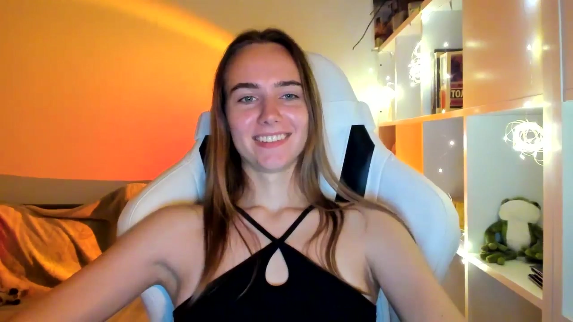 Gallery image thumbnail from OhAlisa's myfreecams stream on, 10/02/2025, 18:56 image 14 of 20