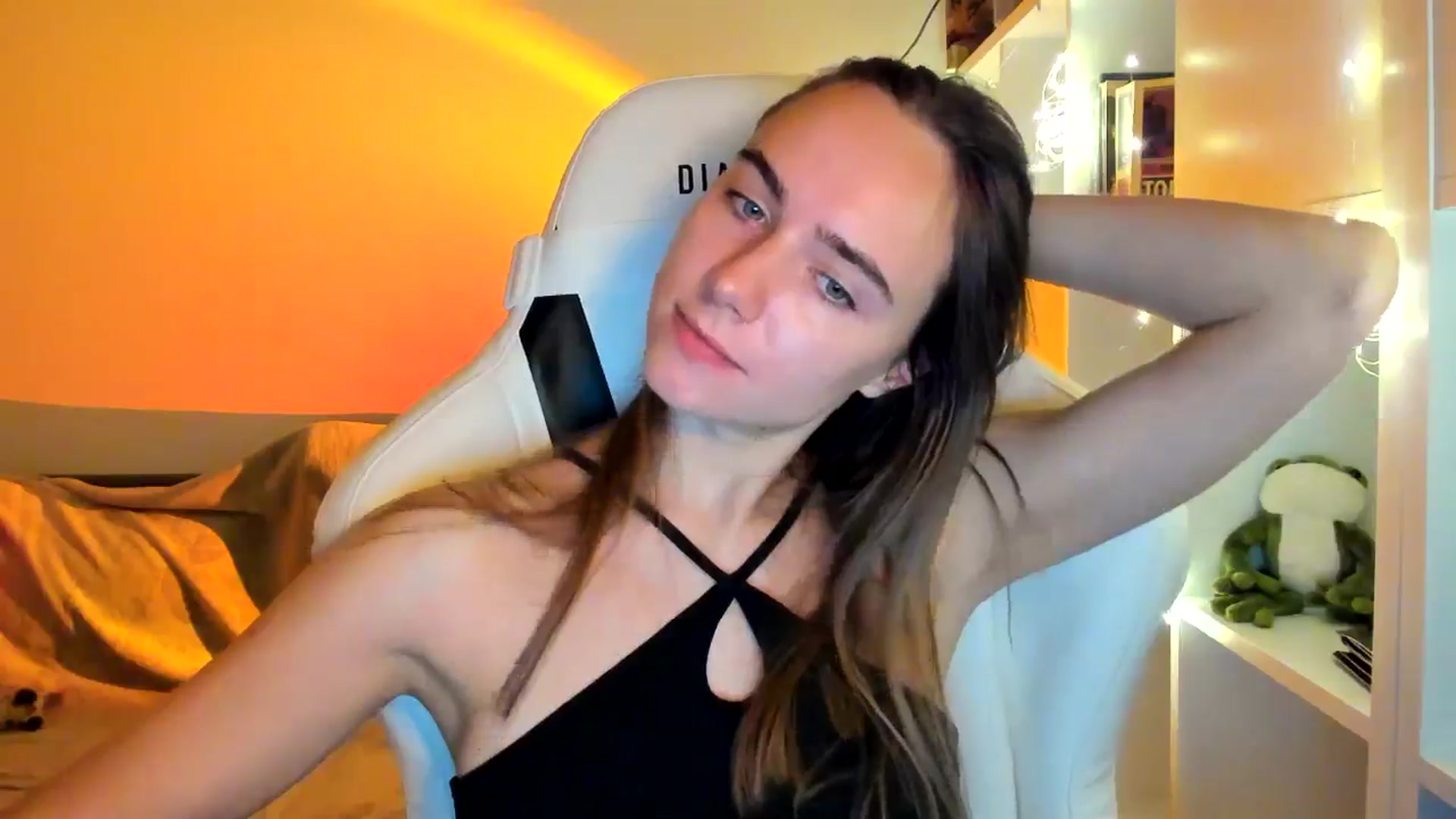 Gallery image thumbnail from OhAlisa's myfreecams stream on, 10/02/2025, 18:56 image 18 of 20